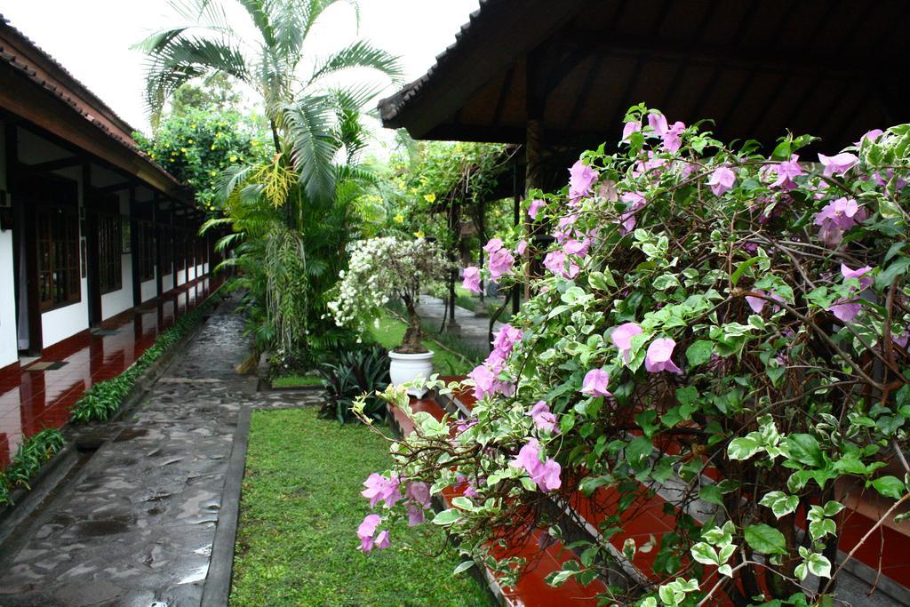 Hotel Ratih Mataram Bagian luar foto